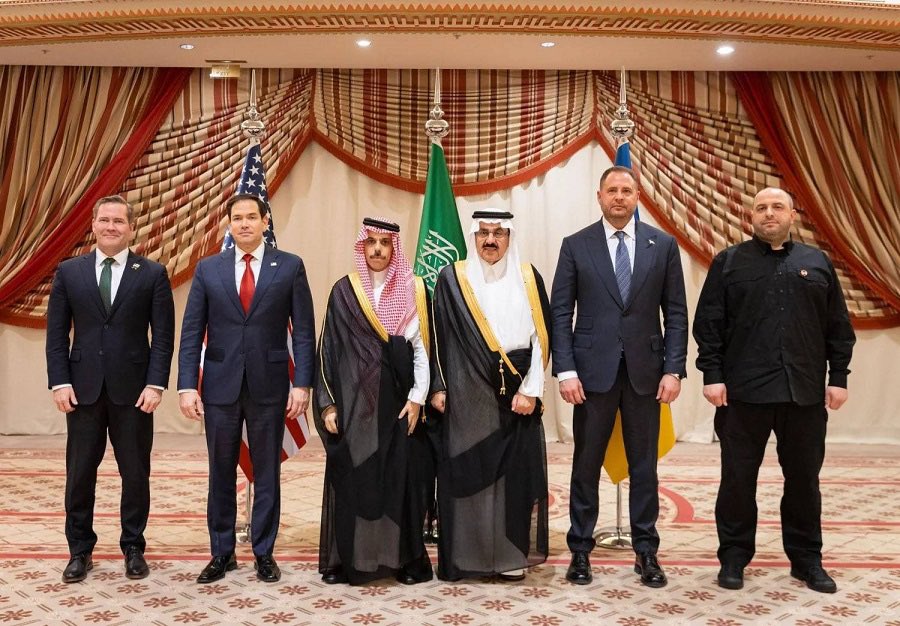 Adhwan's tweet photo. المصالحة العالمية بدأت من الرياض، والزعماء الكبار حفظوا حق وساطة ولي العهد.

المحادثات بين الغرب وروسيا استضافتها السعودية 🇸🇦 ونتيجتها ما يحدث الآن من اقتراب للمصالحة. https://t.co/b4qhfW4Eo7