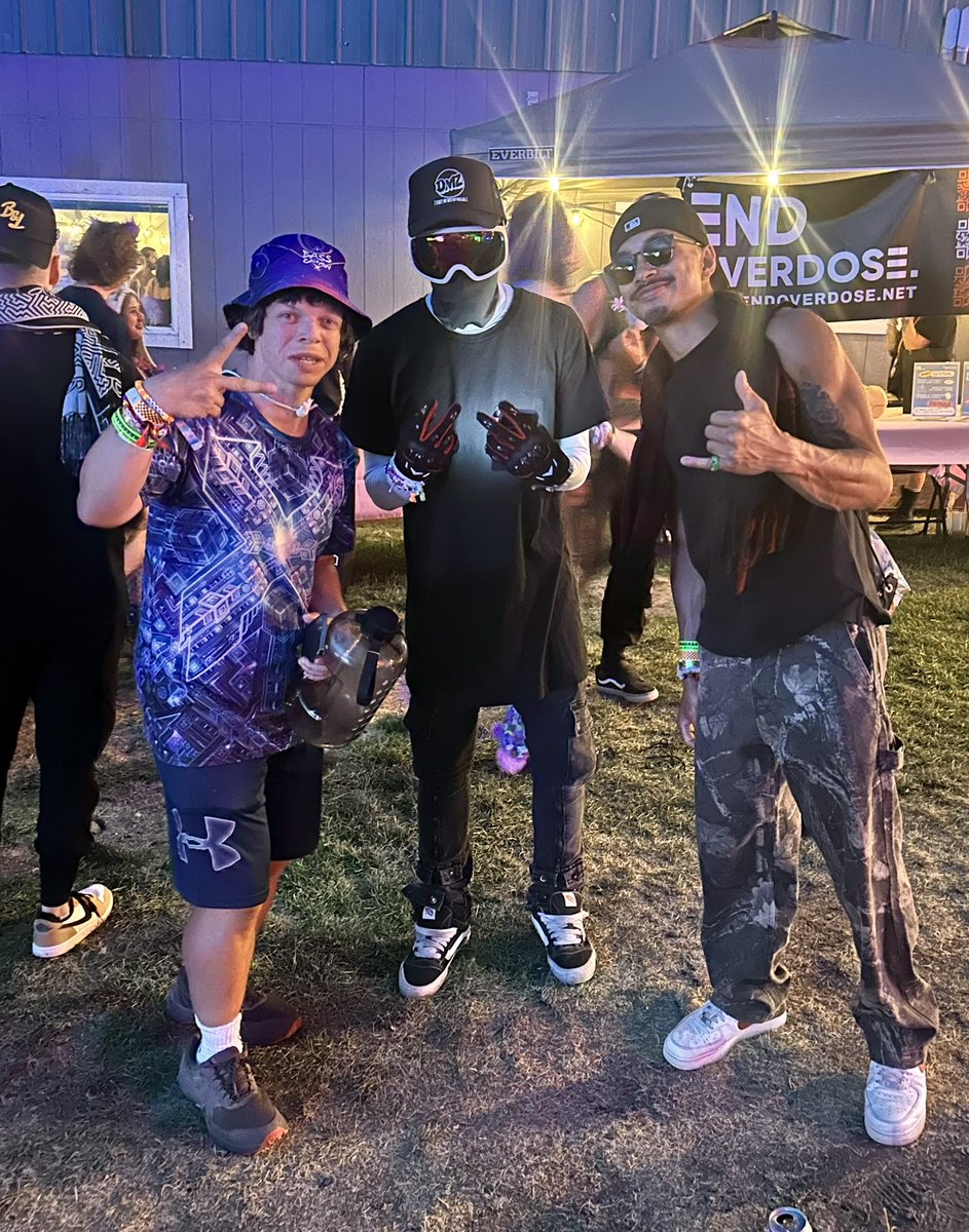 Shoutout to <a href="/dmznewsofficial/">DMZ NEWS OFFICIAL 🎬</a> for taking their time with me during bass canyon so I could be locked in