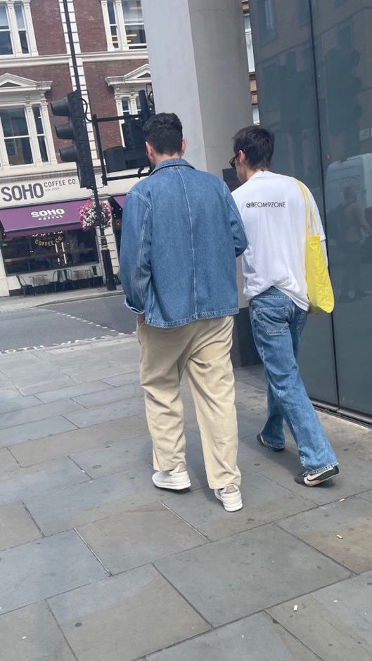 GyuqYKoXoAAYUX7?format=jpg&name=medium Harry Styles Spotted Out in London With Ben Winston — Fans Can’t Stop Talking About Their Surprise Outing