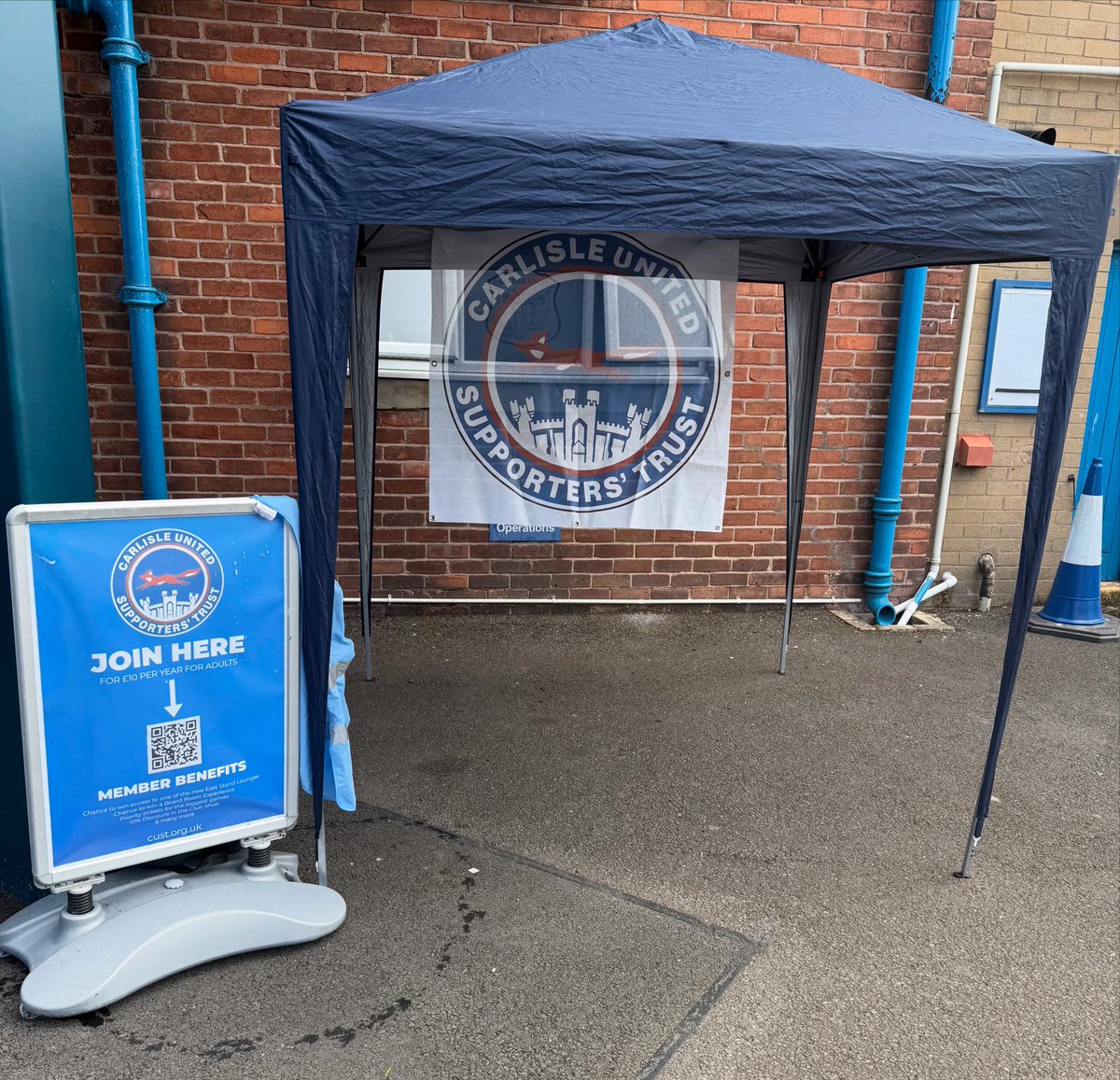 🏟️ Come see us in the Fan Zone! 🏟️

Our Gazebo will be in the Fan Zone before this evenings match v Solihull Moors.

We’ll be adjacent to the big screen in the Fan Zone, close to where the entrance to the ‘B’ Stand is.

Board Members will be manning it from 18:30 to 19:20 so feel