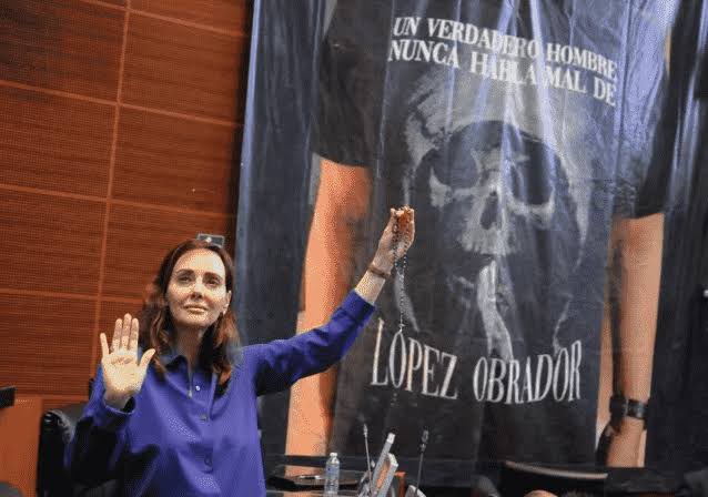 Lilia Aguilar Gil (@liliaaguilarmx) on Twitter photo Día 97 preguntándole a la Senador Lilly Téllez, <a href="/LillyTellez/">Lilly Téllez</a>: ¿Cuánto te pagan las empresas @azteca y #Fox? Día 97 preguntándole a la Senador Lilly Téllez, <a href="/LillyTellez/">Lilly Téllez</a>: ¿Cuánto te pagan las empresas @azteca y #Fox?