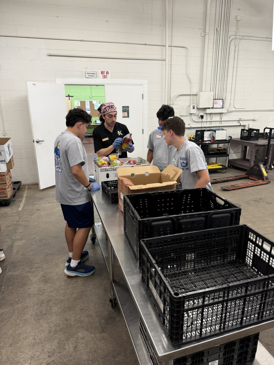 RockHighPres's tweet photo. Thanks to @KanbesMarkets for welcoming the Class of 2029. Today we repurposed 2,554 pounds of food for people in our region. @KanbesMarkets has repurposed 890,000 pounds of food so far this year with a goal of 1,250,000 pounds. Men For Others!  AMDG https://t.co/TweYakeYot