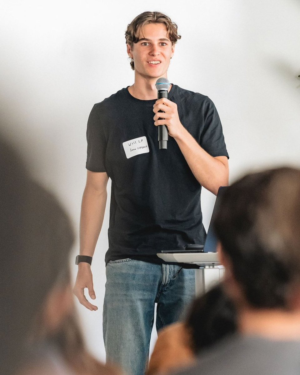 This solo founder taught himself how to code last year. Now his open-source writing platform is taking on Google Docs, Substack &amp; TipTap, powered  by Groq.

This is the story of William Loveday Powell and how he built Snow Leopard. 🧵👇