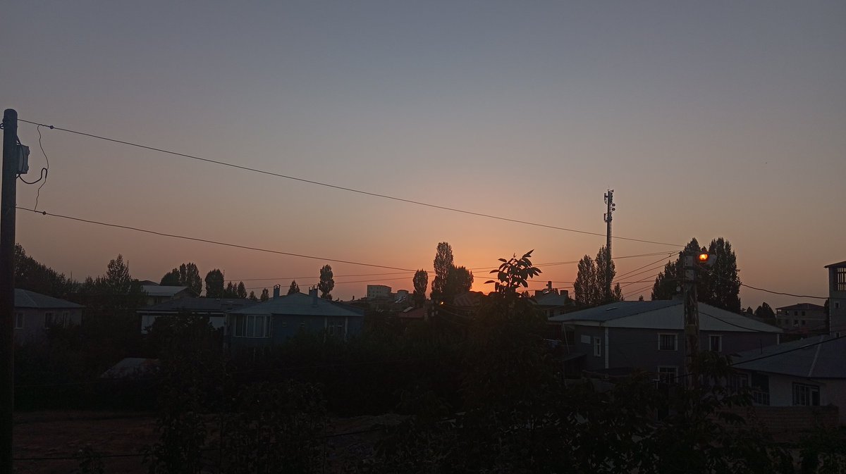 Herkese koşmuş,kendine geç kalmışsın... 🌤️🌾