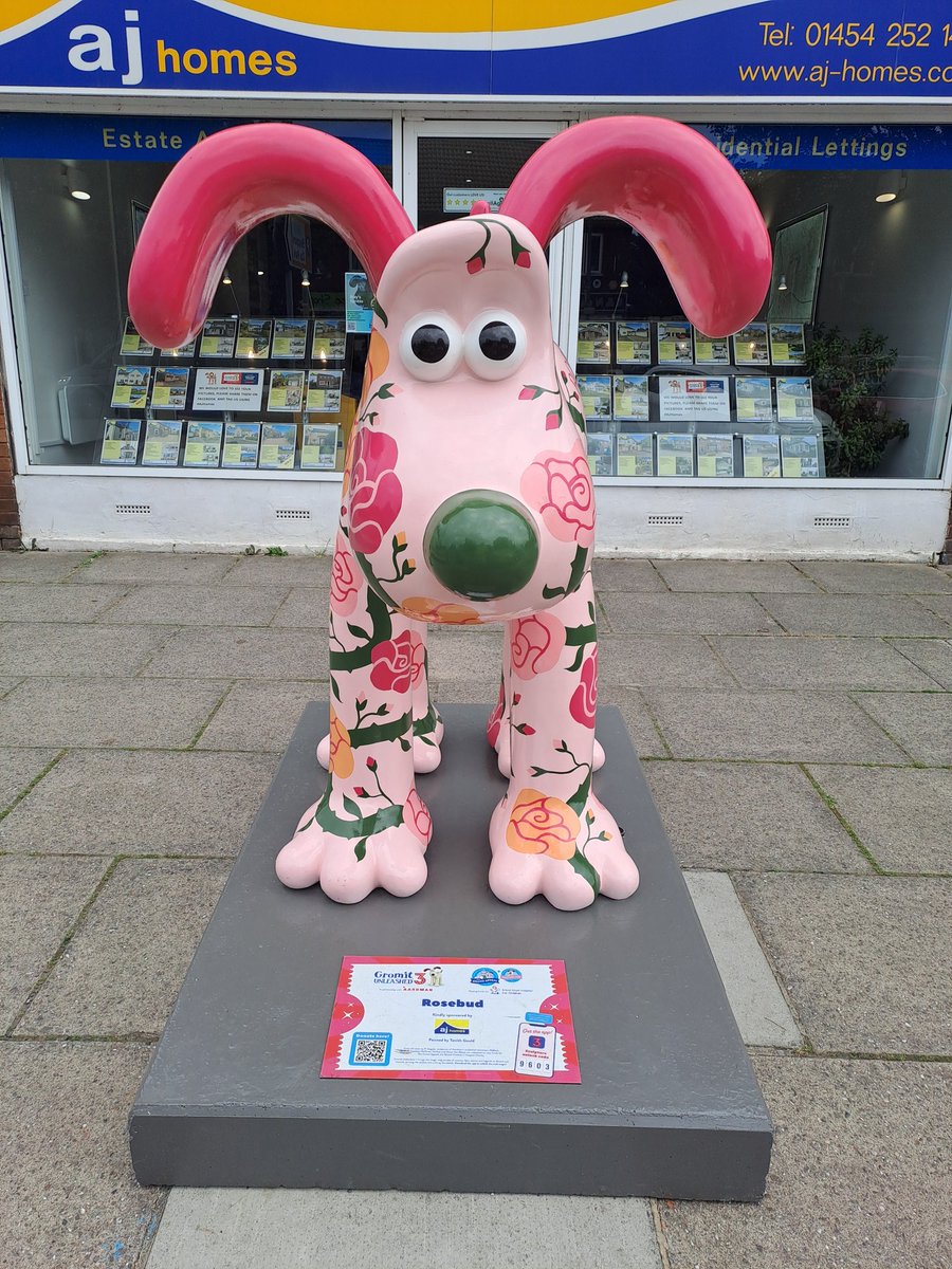 bolton_jinks's tweet photo. More @GromitUnleashed spotting on the way home from a relaxing spa day with my wife at the Aztec Hotel &amp; Spa, starting @WB_Shopping and finishing @thekendleshire, where we even managed to spot a few @Minions. 🌞🐶💖 #GromitUnleashed3 #GU3 https://t.co/zVkvERs0bH