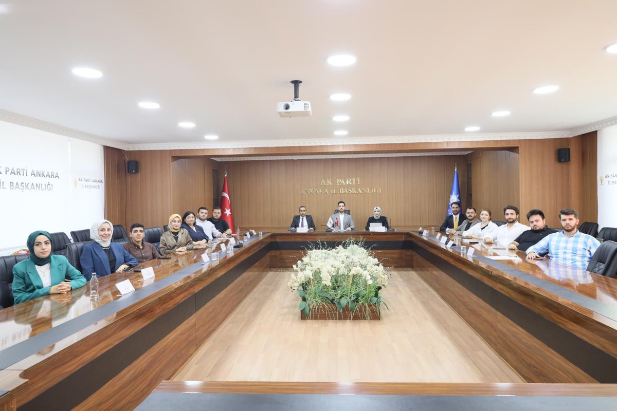 İl Gençlik Kolları Başkanımız <a href="/avhalilatasoy/">Halil ATASOY</a> ’un başkanlığında Olağan Yürütme Kurulu Toplantımızı gerçekleştirdik.