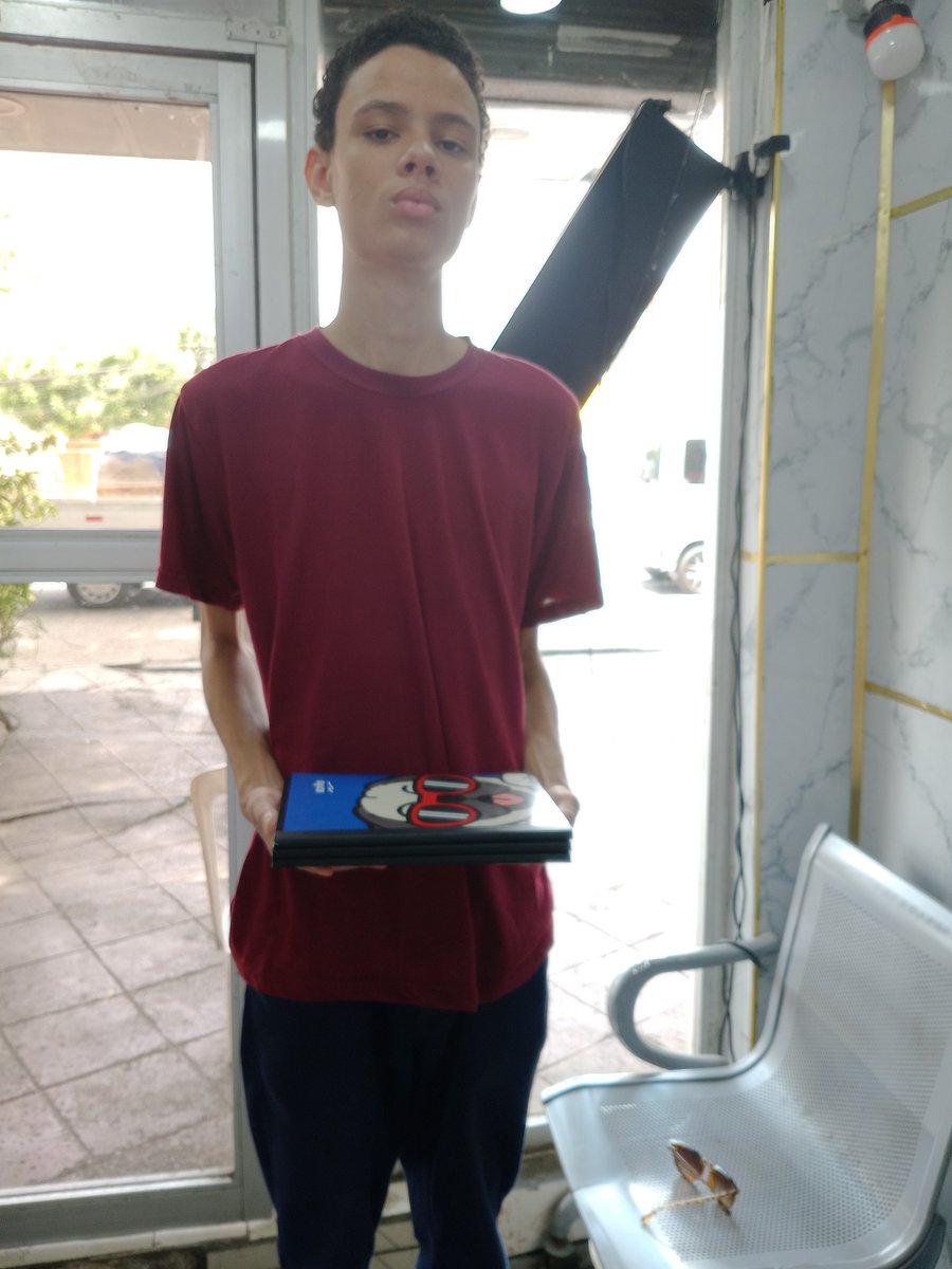 Y mientras más se entregan pues más hacen faltas 🇩🇴 alguien que se digne a la donación de unas cuantas Mochilas demasiados estudiantes y solo han llegado dos 💈