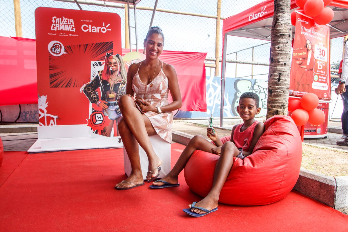FavelaGamingOfc's tweet photo. Foi massa, Salvador! 😎🫶🏾 O Lab Móvel teve um fim de semana incrível na Bahia, meus irmãos!
Teve evento pertinho da praia e encontro com o @OGABRETA que foi sensacional! 🔥 Nosso preto não podia faltar, né?!
🗺📍Próxima parada: Recife/PE
#FavelaGaming #LabMovel #LabMovelClaro https://t.co/XNT4OdNbQR