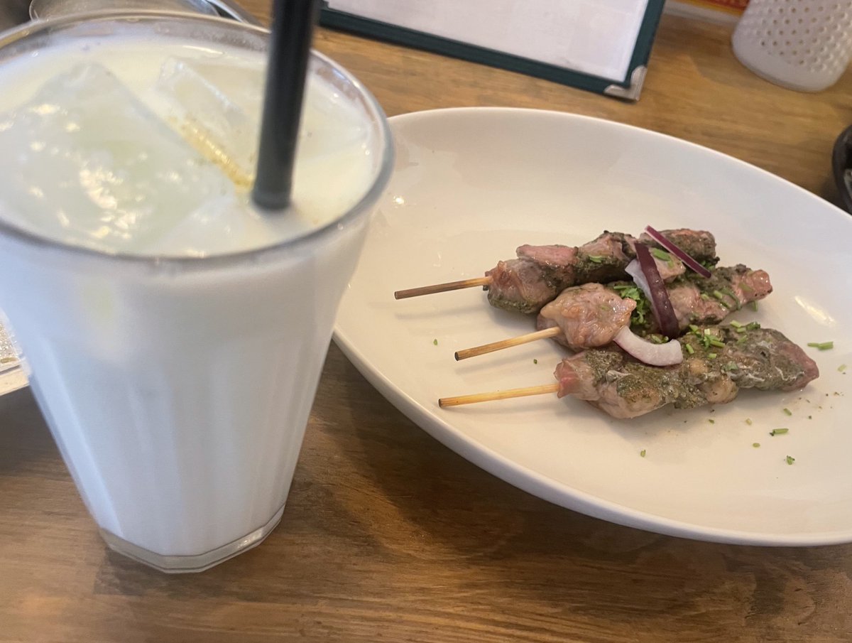 murasamegami's tweet photo. あげ忘れてた！最近たびるに行った🍛
カレー・ビリヤニ・ラム串・ラッシーの4���コンボが最近のマニュアルです！ https://t.co/opsEvWFOHT