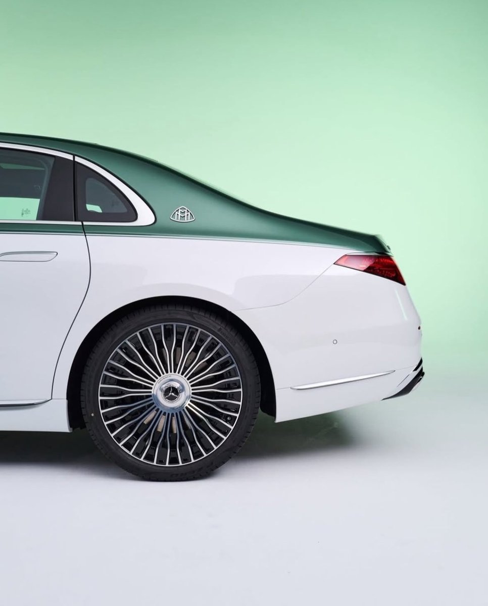 2026 "Ireland Green" Maybach S680
