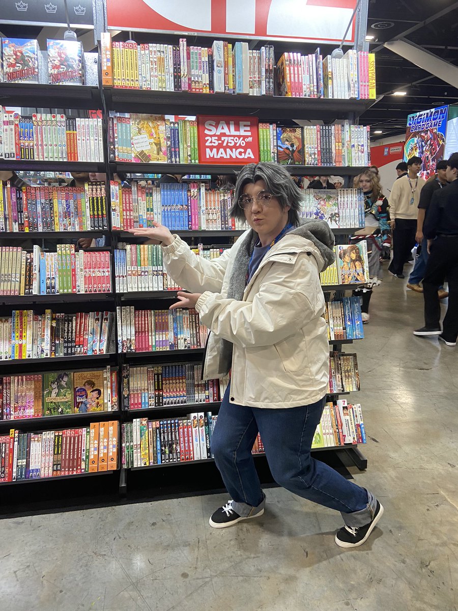 mikatoonist's tweet photo. Otacon in his natural habitat…
… at an anime convention surrounded by manga 😍
(had to snap this in my Otacon cosplay!)
#cosplay #halemmerich #otasune https://t.co/tR2zzfK3rh