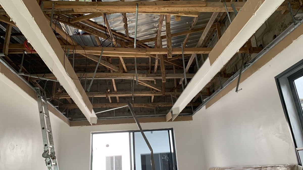 flowdanny626's tweet image. Before ➡️ After 🔨✨
Polystyrene + POP ceiling, finished with a smooth modern touch &amp;amp; perfect lighting.
Quality finishing by Dannyflow World 🏡💡

#InteriorDesign #CeilingDesign #POPDesign #ModernLiving #PolystyreneCeiling #HomeFinishing #DannyflowWorld