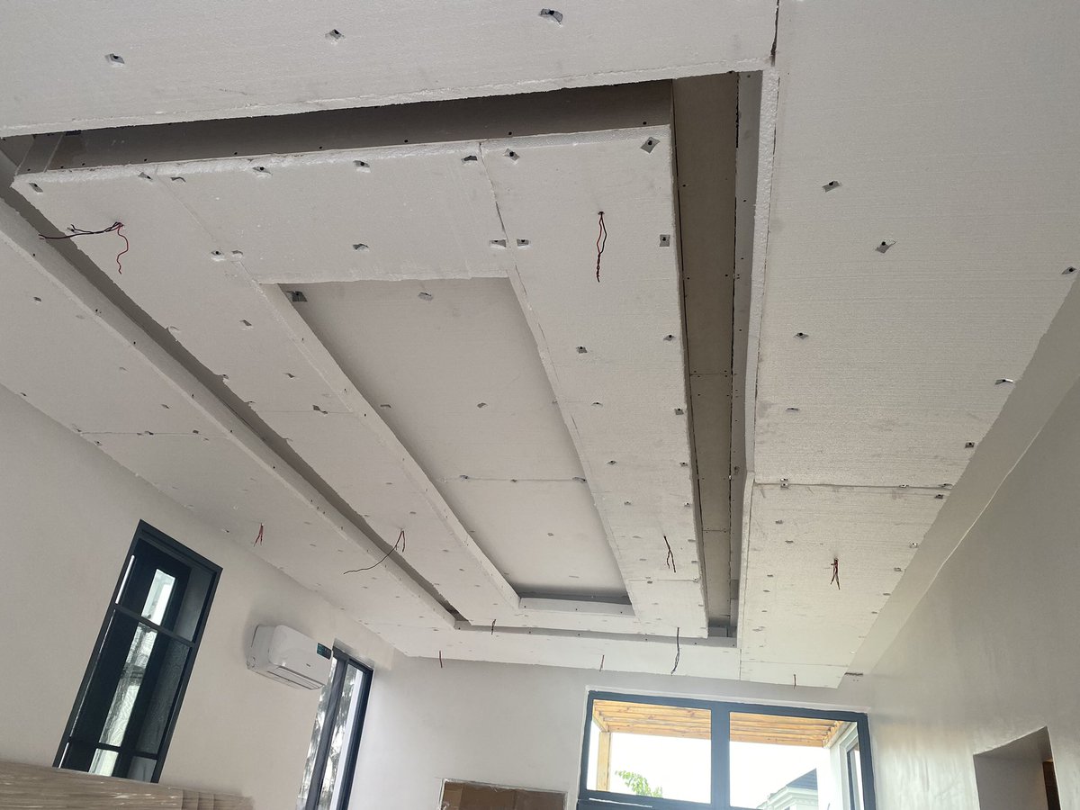 flowdanny626's tweet image. Before ➡️ After 🔨✨
Polystyrene + POP ceiling, finished with a smooth modern touch &amp;amp; perfect lighting.
Quality finishing by Dannyflow World 🏡💡

#InteriorDesign #CeilingDesign #POPDesign #ModernLiving #PolystyreneCeiling #HomeFinishing #DannyflowWorld