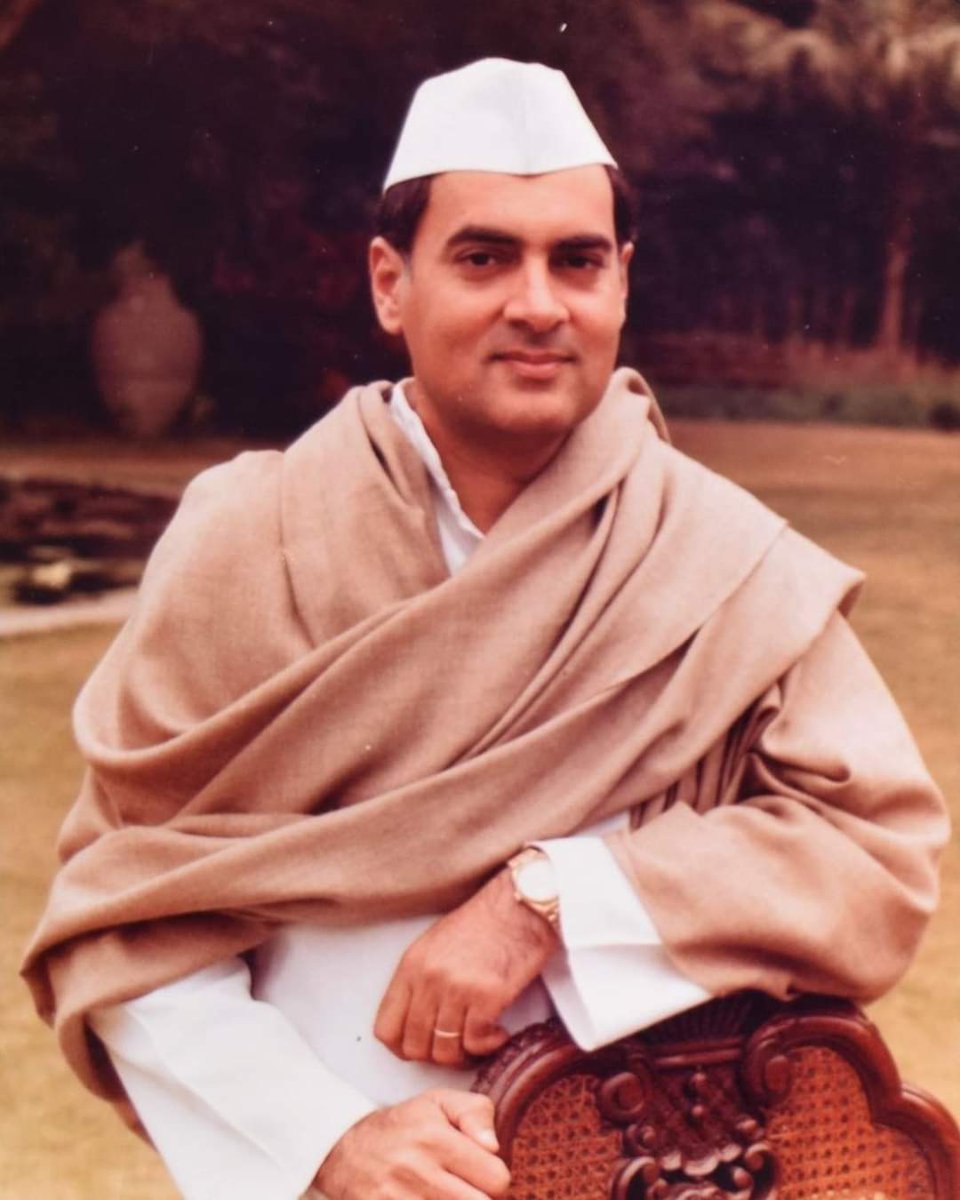 kumar_loth's tweet image. सूचना एवं प्रौद्योगिकी के जनक, पूर्व प्रधानमंत्री, भारत रत्न आदरणीय स्व. राजीव जी गाँधी की जयन्ती (20 अगस्त) के अवसर पर शत शत नमन।🌹🌹🌹🌹🌹🙏🙏🙏🙏🙏