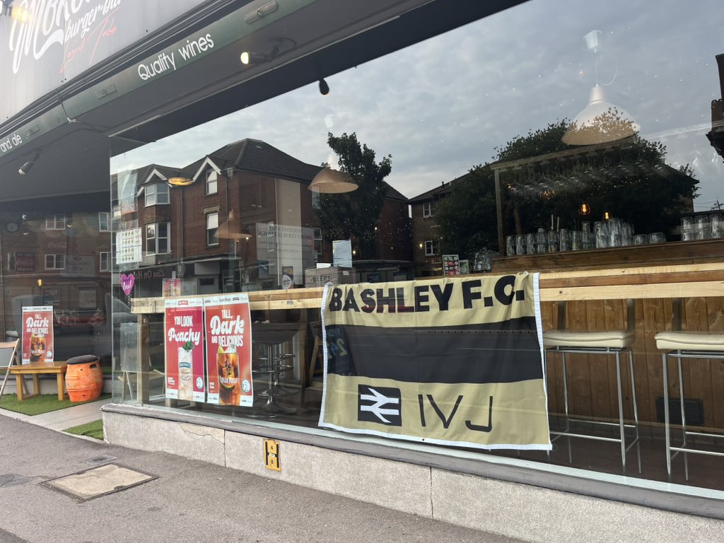Bash ultras mobbed up in pokesdown #noticketrequired #bashleyfc#nonleaguefootball #upthebash#southernleague #casuals #ultras #blackandgold #ivj #newforest