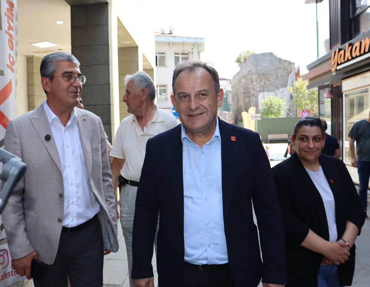 Trabzonchpil's tweet photo. TBMM Grup Başkanvekilimiz Sn. Gökhan Günaydın ile birlikte bugün Pazarkapı’da esnafımızı ziyaret ettik.
Hemşehrilerimizin sorunlarını ve beklentilerini birinci ağızdan dinledik, çözüm yollarını konuştuk. Esnafımızın sesine kulak vermeye, onların yanında olmaya devam edeceğiz. https://t.co/MnUprtd59X