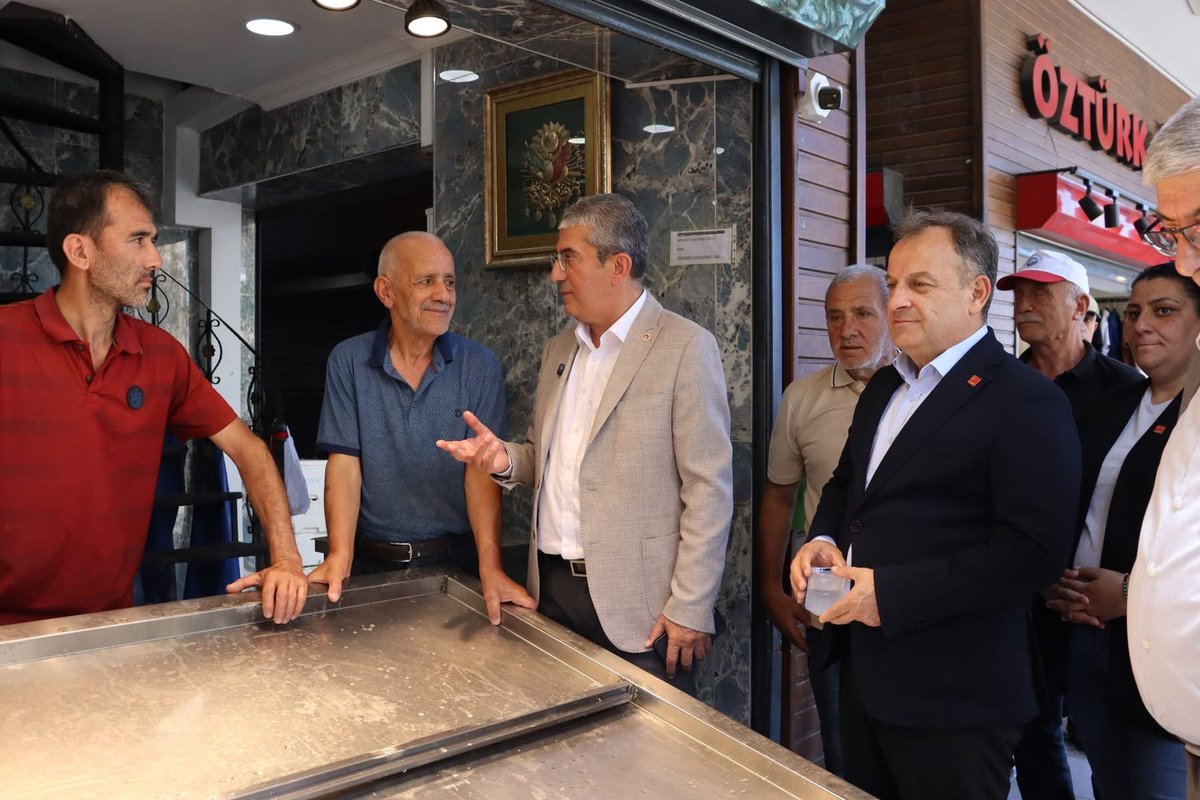 Trabzonchpil's tweet photo. TBMM Grup Başkanvekilimiz Sn. Gökhan Günaydın ile birlikte bugün Pazarkapı’da esnafımızı ziyaret ettik.
Hemşehrilerimizin sorunlarını ve beklentilerini birinci ağızdan dinledik, çözüm yollarını konuştuk. Esnafımızın sesine kulak vermeye, onların yanında olmaya devam edeceğiz. https://t.co/MnUprtd59X