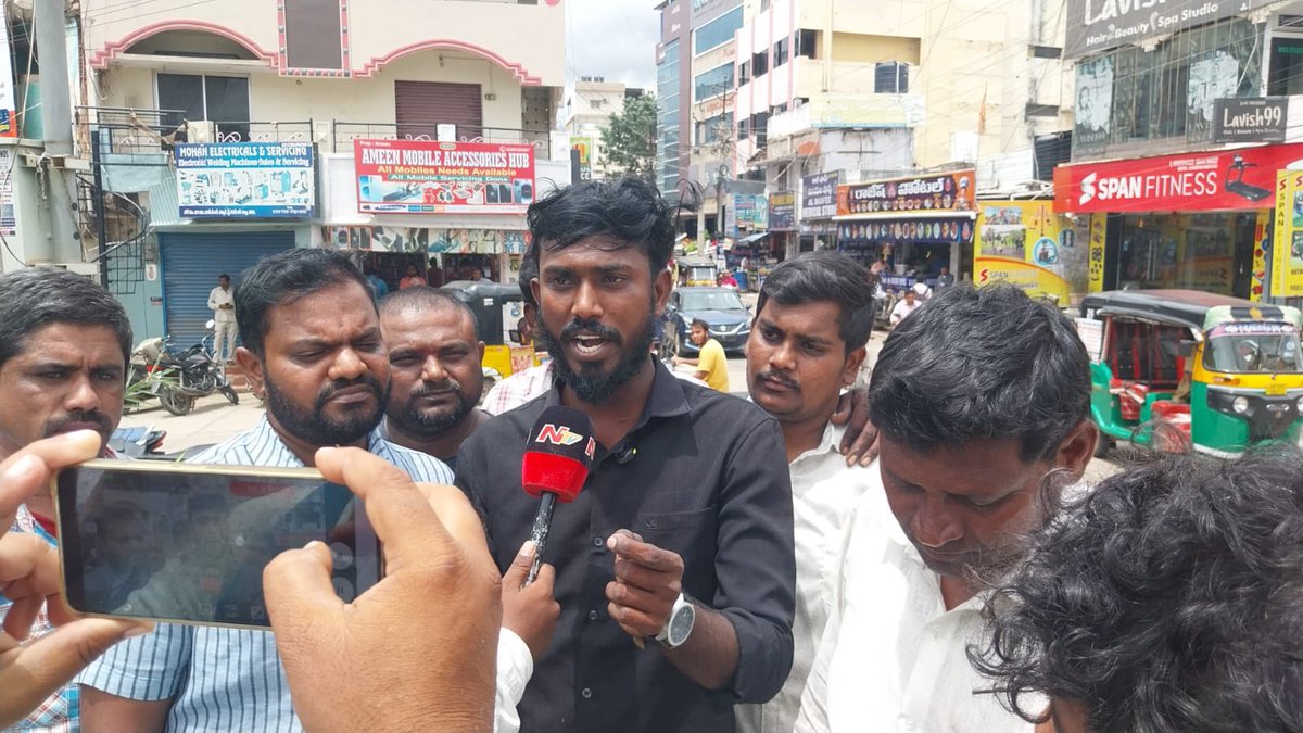bulletsai_63's tweet photo. ఎన్టీఆర్ గారిని మాట్లాడితే మేము మాట్లాడతాం వాడు MLA అయిన సరే జై ఎన్టీఆర్ 🔥 @tarak9999 
 #tarakrules
#ntrtheking #tarakanna #jrntrforever 
#ntrlzr #ntrl #war2 #manofmassesntr #ntrneel #war2celebrations #bulletsai63 #vempallijrntrfansassociation https://t.co/uif1B3qHdo