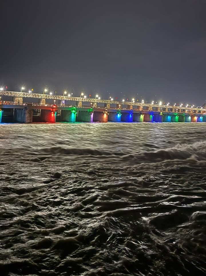 ArifPashaTweets's tweet photo. All gates opened due to heavy floods at Prakasam Barrage, Vijayawada. 
#WorldPhotographersDay 
#WorldPhotographyDay https://t.co/MjdlvbF2Og