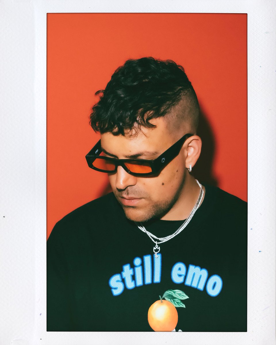 emotionalorange's tweet photo. restock alert! summer isn’t over yet. a &amp; v frame sunglasses have officially returned to our online store! cop yours before they’re gone again! 😎🍊

available here: https://t.co/8Q4DB3G2EX https://t.co/wLEj4is0E4