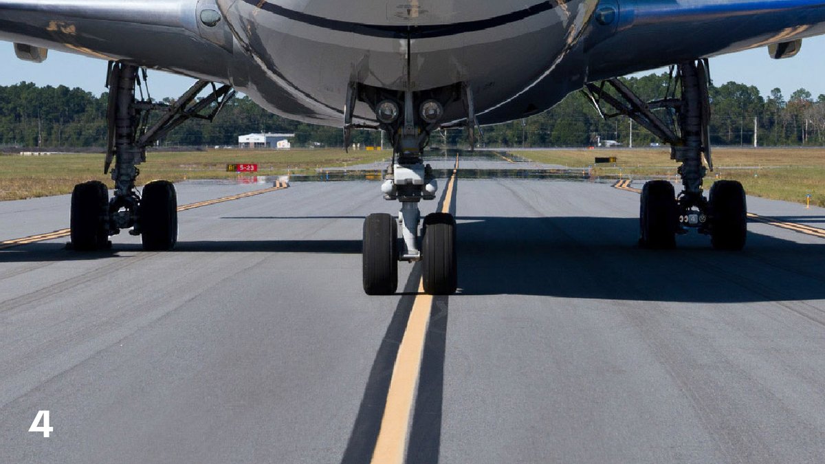 united's tweet photo. It’s National Aviation Day, so we zooooooomed in on our aircraft. Can you tell which pic is which plane? https://t.co/FYLzF6CyW3