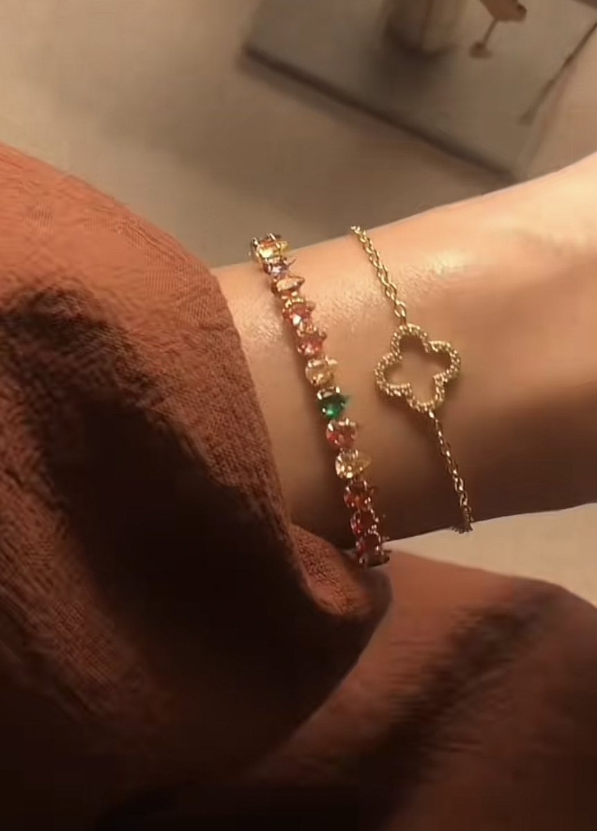 بنات هنا ثريـد اساور من شي إن اللي ما تصدأ ولا تتغيـر ..