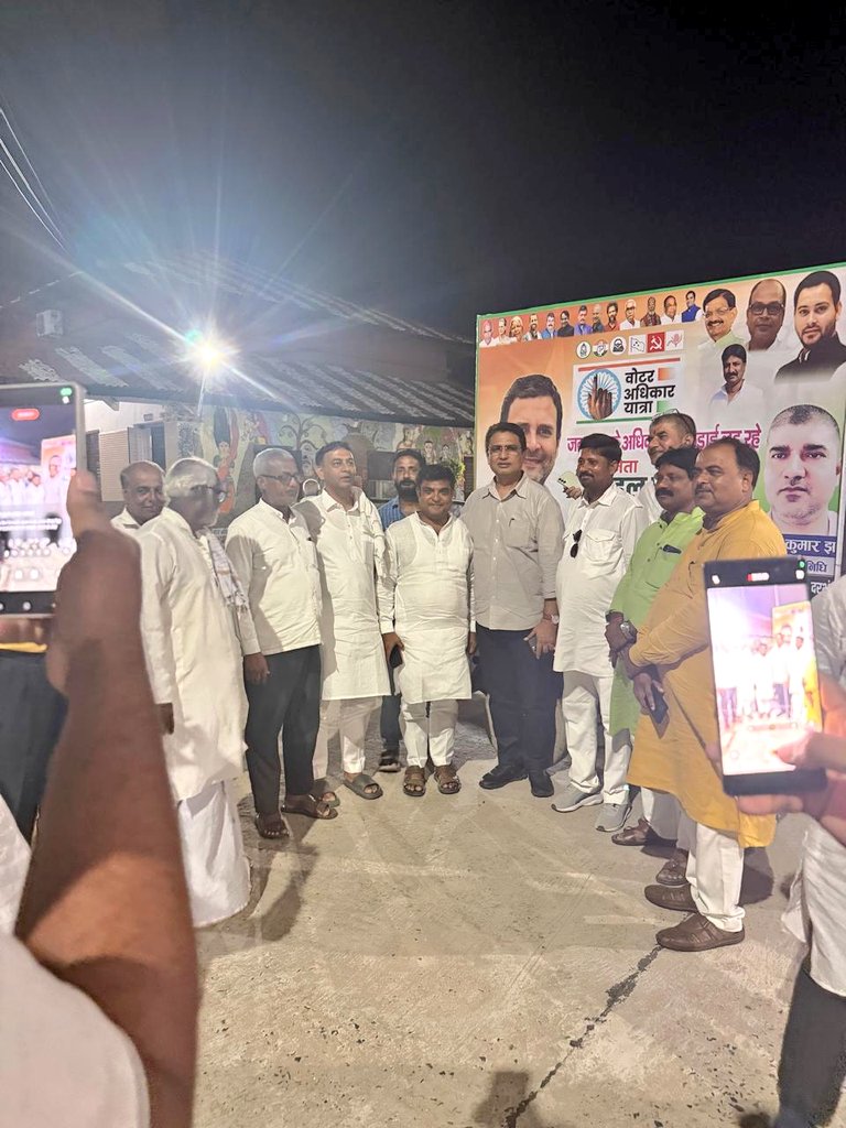 Anil Chaudhary (@ch_anilkumarinc) on Twitter photo दरभंगा जिले में आदरणीय श्री <a href="/RahulGandhi/">Rahul Gandhi</a> जी की होने वाली "वोटर अधिकार यात्रा" को सफ़ल बनाने के लिए आज दरभंगा जिलाध्यक्ष एवं जिले के पदाधिकारी व कार्यकर्तागण के साथ बैठक कर रणनीतिक चर्चा की।
वोट चोरी के खिलाफ समस्त दरभंगा जिले के लोग राहुल गांधी जी के साथ एकजुट होकर लड़ेंगे। दरभंगा जिले में आदरणीय श्री <a href="/RahulGandhi/">Rahul Gandhi</a> जी की होने वाली "वोटर अधिकार यात्रा" को सफ़ल बनाने के लिए आज दरभंगा जिलाध्यक्ष एवं जिले के पदाधिकारी व कार्यकर्तागण के साथ बैठक कर रणनीतिक चर्चा की।
वोट चोरी के खिलाफ समस्त दरभंगा जिले के लोग राहुल गांधी जी के साथ एकजुट होकर लड़ेंगे।