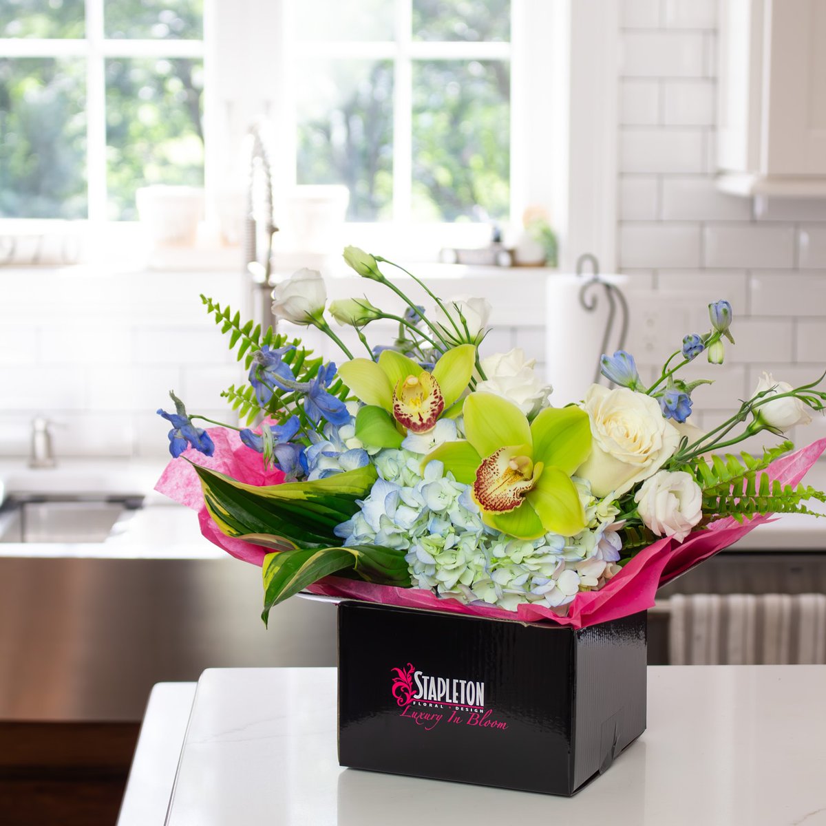stapletonfloral's tweet photo. Hand-delivered florals bring luxury &amp; style into every room - from the kitchen to the powder room. Add color &amp; elegance to your home, or gift an arrangement that makes any table shine.

Discover more at https://t.co/F9wCkx9CHI

#StapletonFloral #BostonFlorist #LuxuryInBloom https://t.co/cj0a953HWX