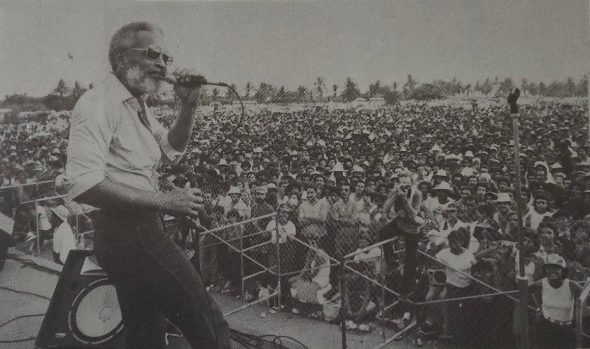 Chris_Montz's tweet photo. En el 𝗗í𝗮 𝗠𝘂𝗻𝗱𝗶𝗮𝗹 𝗱𝗲 𝗹𝗮 𝗙𝗼𝘁𝗼𝗴𝗿𝗮𝗳í𝗮, Ismael Rivera cerrando el Festival de Salsa Winston, realizado el domingo 6 de septiembre 1981 en el balneario ‘El Tuque’ en Ponce, Puerto Rico. https://t.co/0g4fIy5oEh