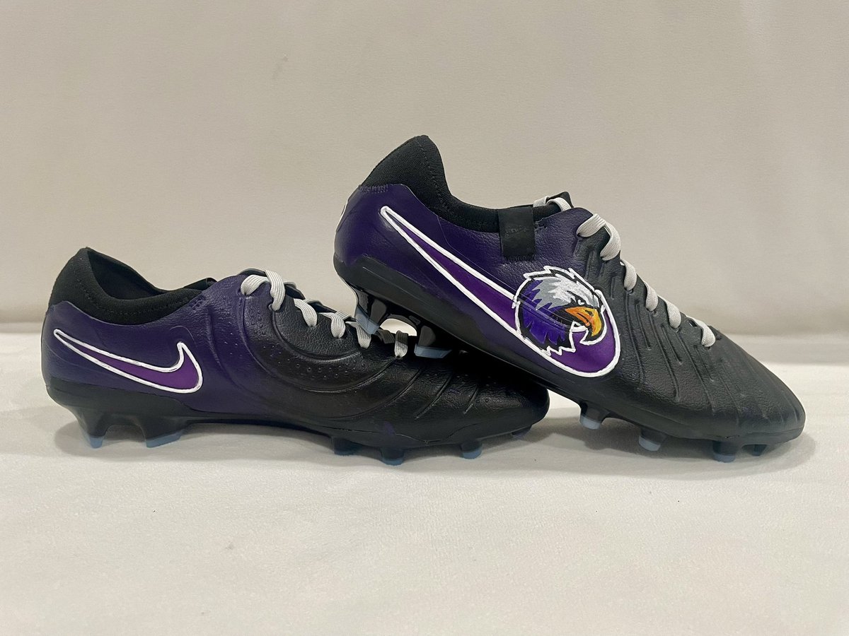 KBArtCincy's tweet image. Custom @CHCA_Eagles (OH) cleats for senior, Mitch Rottinghaus.  Get yours too w/KB Art.  #CustomCleats #OhioFootball