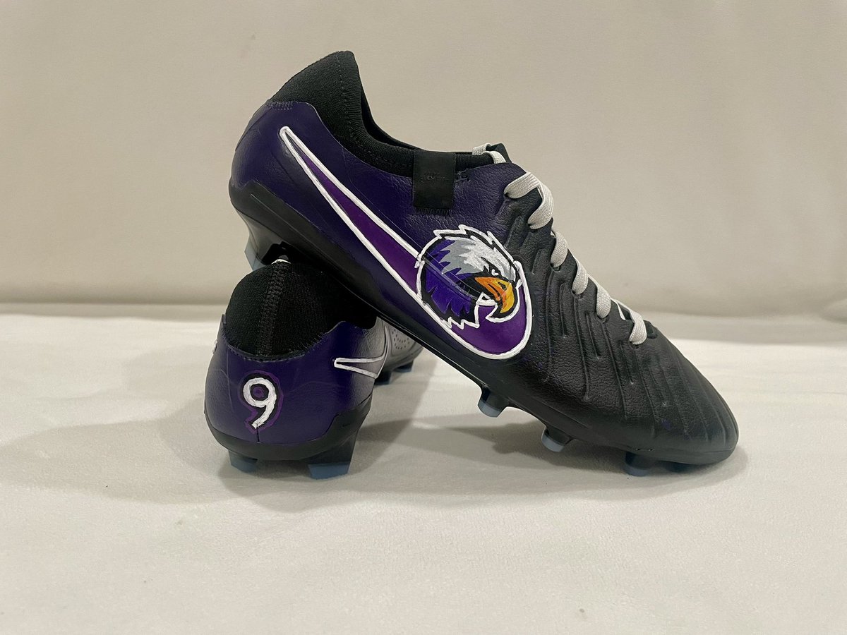 KBArtCincy's tweet image. Custom @CHCA_Eagles (OH) cleats for senior, Mitch Rottinghaus.  Get yours too w/KB Art.  #CustomCleats #OhioFootball