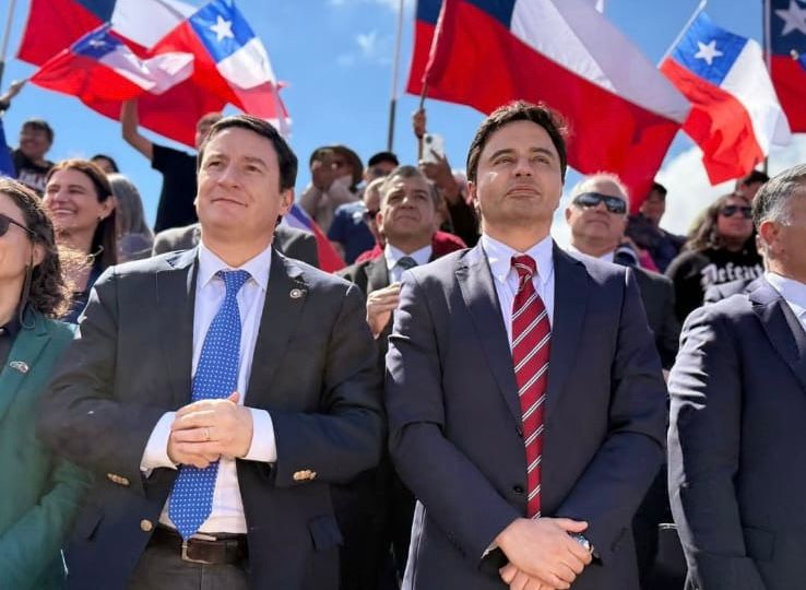 Francisco Reyes Borsotto. 🇨🇱 (@borsottofran) on Twitter photo Grandes servidores públicos al senado!
<a href="/rodolfocarter/">Rodolfo Carter 🇨🇱</a> #SenadorAraucanía 🇨🇱
<a href="/arturo_squella/">Arturo Squella 🇨🇱</a>
#SenadorValparaíso 🇨🇱
#AREcuperarChile
#LaFuerzaDelCambio
#KastPresidente Grandes servidores públicos al senado!
<a href="/rodolfocarter/">Rodolfo Carter 🇨🇱</a> #SenadorAraucanía 🇨🇱
<a href="/arturo_squella/">Arturo Squella 🇨🇱</a>
#SenadorValparaíso 🇨🇱
#AREcuperarChile
#LaFuerzaDelCambio
#KastPresidente