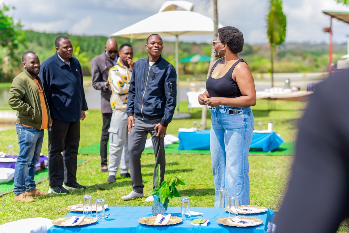 paulatsu2323's tweet image. Just wrapped up 2 days of Leading with Reflections with @ELivelihoods

Reflection isn’t slowing down ,it’s growing forward. As individuals &amp;amp; as an organisation, we learnt, shared &amp;amp; reconnected with purpose.

Full article with insights coming soon! 👀

#TeamReflections