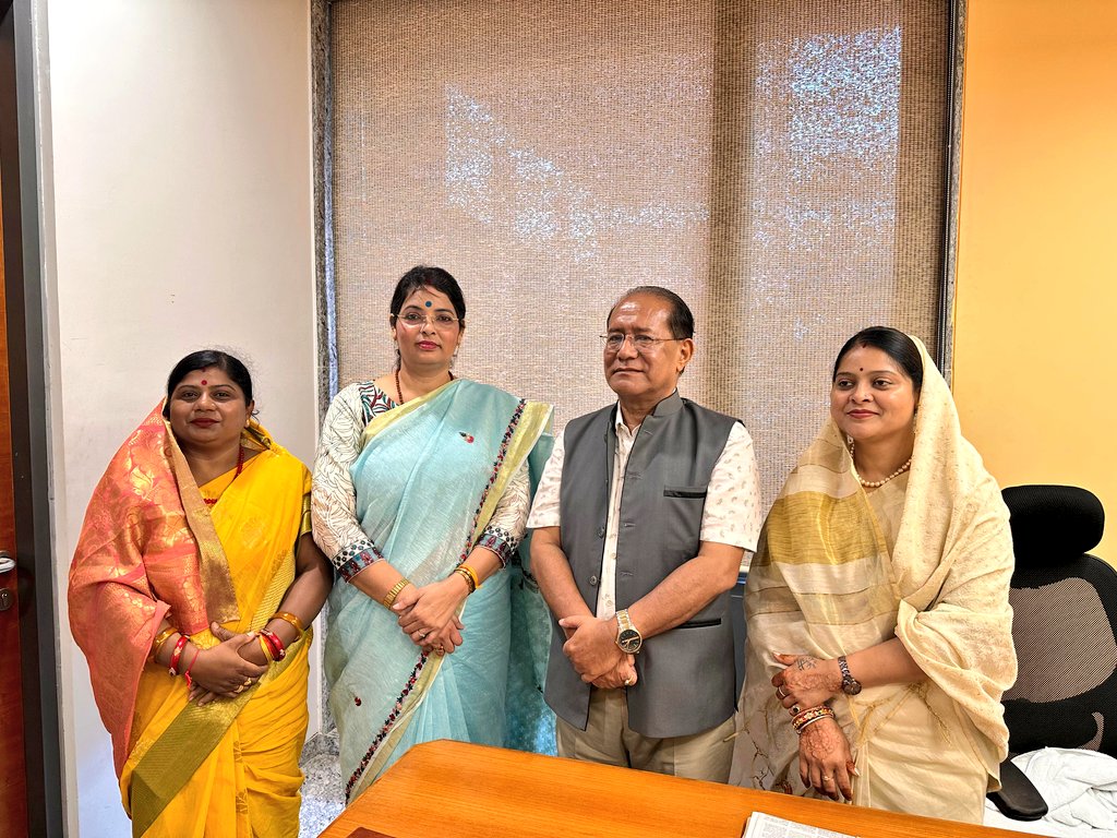 Seema Singh Yadav (मोदी का परिवार) (@bjpseemasingh) on Twitter photo आज दिल्ली प्रवास के दौरान भारतीय जनता पार्टी केंद्रीय कार्यालय में जा कर। राष्ट्रीय महासचिव आदरणीय श्री <a href="/TawdeVinod/">Vinod Tawde</a> जी, राष्ट्रीय उपाध्यक्ष आदरणीय श्री एम चुबा आओ जी एवं महिला मोर्चा की राष्ट्रीय सह कार्यालय मंत्री श्रीमती वीणा शर्मा जी से सौजन्य मुलाकात की। आज दिल्ली प्रवास के दौरान भारतीय जनता पार्टी केंद्रीय कार्यालय में जा कर। राष्ट्रीय महासचिव आदरणीय श्री <a href="/TawdeVinod/">Vinod Tawde</a> जी, राष्ट्रीय उपाध्यक्ष आदरणीय श्री एम चुबा आओ जी एवं महिला मोर्चा की राष्ट्रीय सह कार्यालय मंत्री श्रीमती वीणा शर्मा जी से सौजन्य मुलाकात की।
