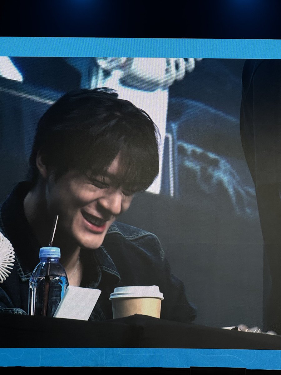 iPadJ_23's tweet photo. 9 years is not enough to show the world all of ur charms. go show the world everything u had, jeno. the world must know that they had this one person who can do and be anything the world asks. argh words can't be enough to express my love &amp; proudness for you. ily, lee jeno🥹🩵 https://t.co/6LnYZaJLNO