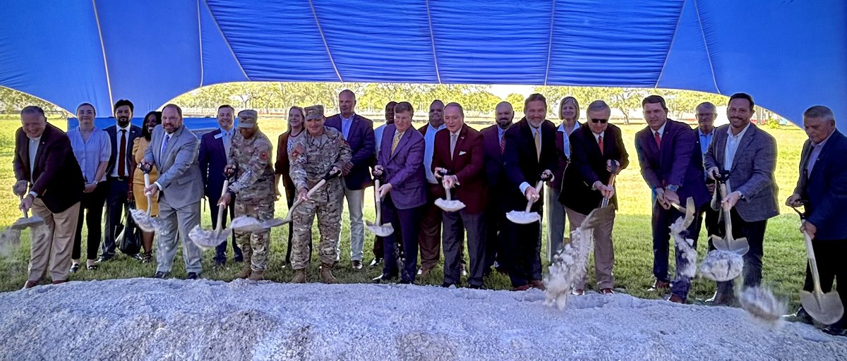 Governor Tate Reeves tweet media