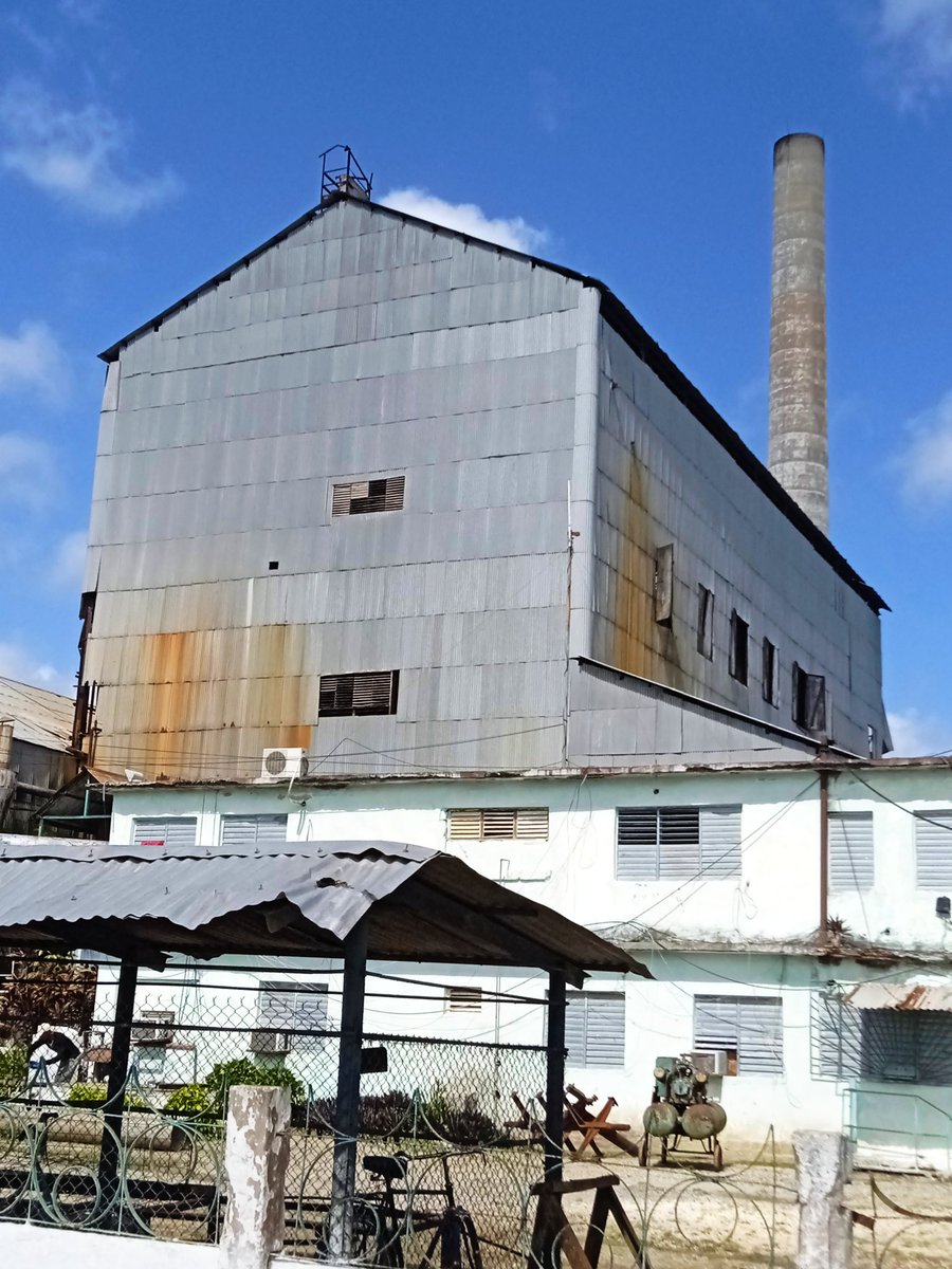 RNirba74399's tweet photo. El #Siboney continúa en la fabricación de Meladura destinada a la refinería Amancio Rodríguez en la provincia de las Tunas para la producción de alcoholes. https://t.co/tqXRksfQjy