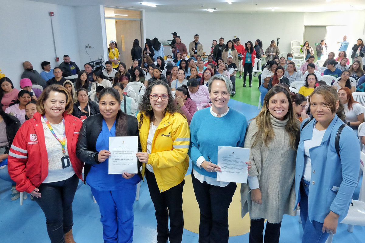 Consejería de Paz de Bogotá 🕊 (@consejeriadepaz) on Twitter photo #HOY participamos en el lanzamiento oficial de los componentes de 👦Primera Infancia y 🙇♀️Educación de la estrategia Ingreso Mínimo Garantizado con <a href="/integracionbta/">Secretaría Distrital de Integración Social</a>, <a href="/Educacionbogota/">Secretaría de Educación de Bogotá</a> y la Consejería de Paz. #HOY participamos en el lanzamiento oficial de los componentes de 👦Primera Infancia y 🙇♀️Educación de la estrategia Ingreso Mínimo Garantizado con <a href="/integracionbta/">Secretaría Distrital de Integración Social</a>, <a href="/Educacionbogota/">Secretaría de Educación de Bogotá</a> y la Consejería de Paz.