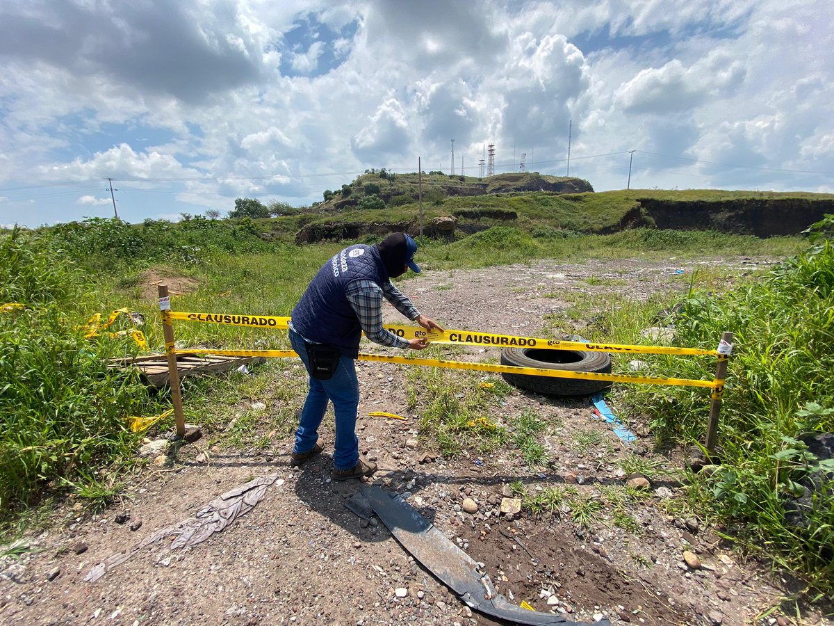 En el #GobiernoDeLaGente proteger el medio ambiente es prioridad 🍃       
Clausuramos un banco de material en el cerro de La Cal, en Guanajuato, por operar sin autorizaciones ambientales y disponer residuos de manera ilegal.