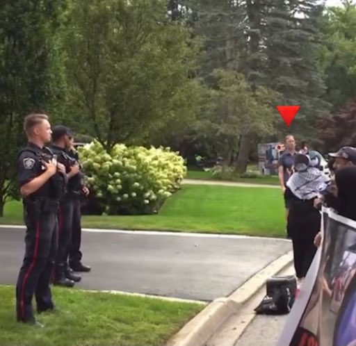 CarymaRules's tweet image. Halton Police stand idly on the lawn and driveway outside Minister of Foreign Affairs Anita Anand’s home during a demonstration, merely watching as Movement Media Hub executive director Gur Tsabar also stands on the grass.

📸 Aug 17, 2025

#Oakville #ProtestMania