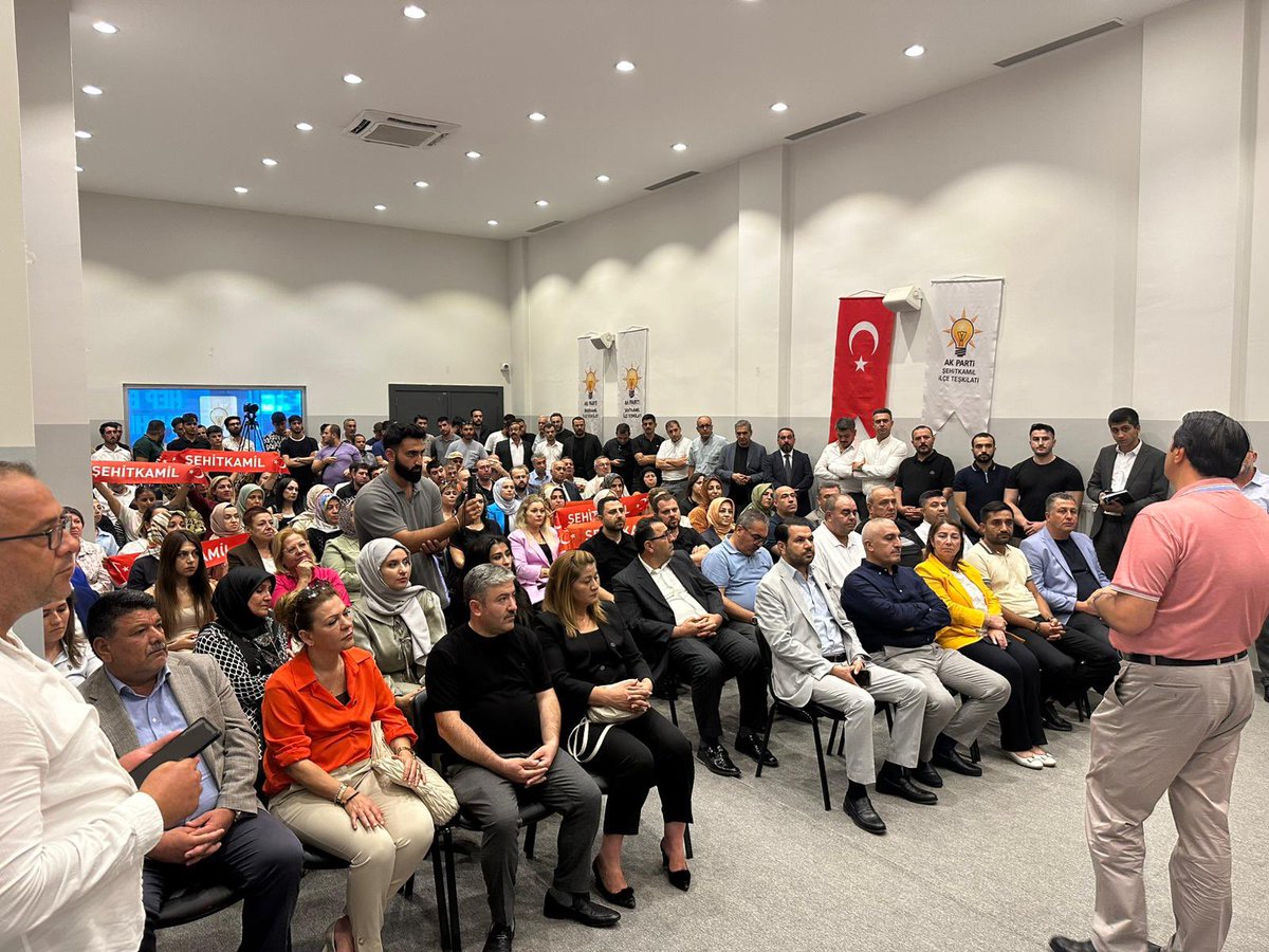 Haftalık olağan toplantımız, İlçe Başkanımız Sayın İsmail Güler’in başkanlığında gerçekleştirildi. Toplantımıza, AK Partimize katılan Şehitkamil Belediye Başkanımız Sayın Umut Yılmaz ve meclis üyelerimizin yanı sıra Büyükşehir Belediye Başkan Vekilimiz Sayın Hakan Aslansoy ve