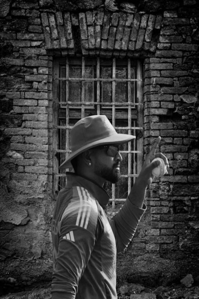 HumaraCricket's tweet photo. When cricket played in streets 
#street #ShreyasIyer #Iyer #X #Twitter https://t.co/1KVx7RHJ2J
