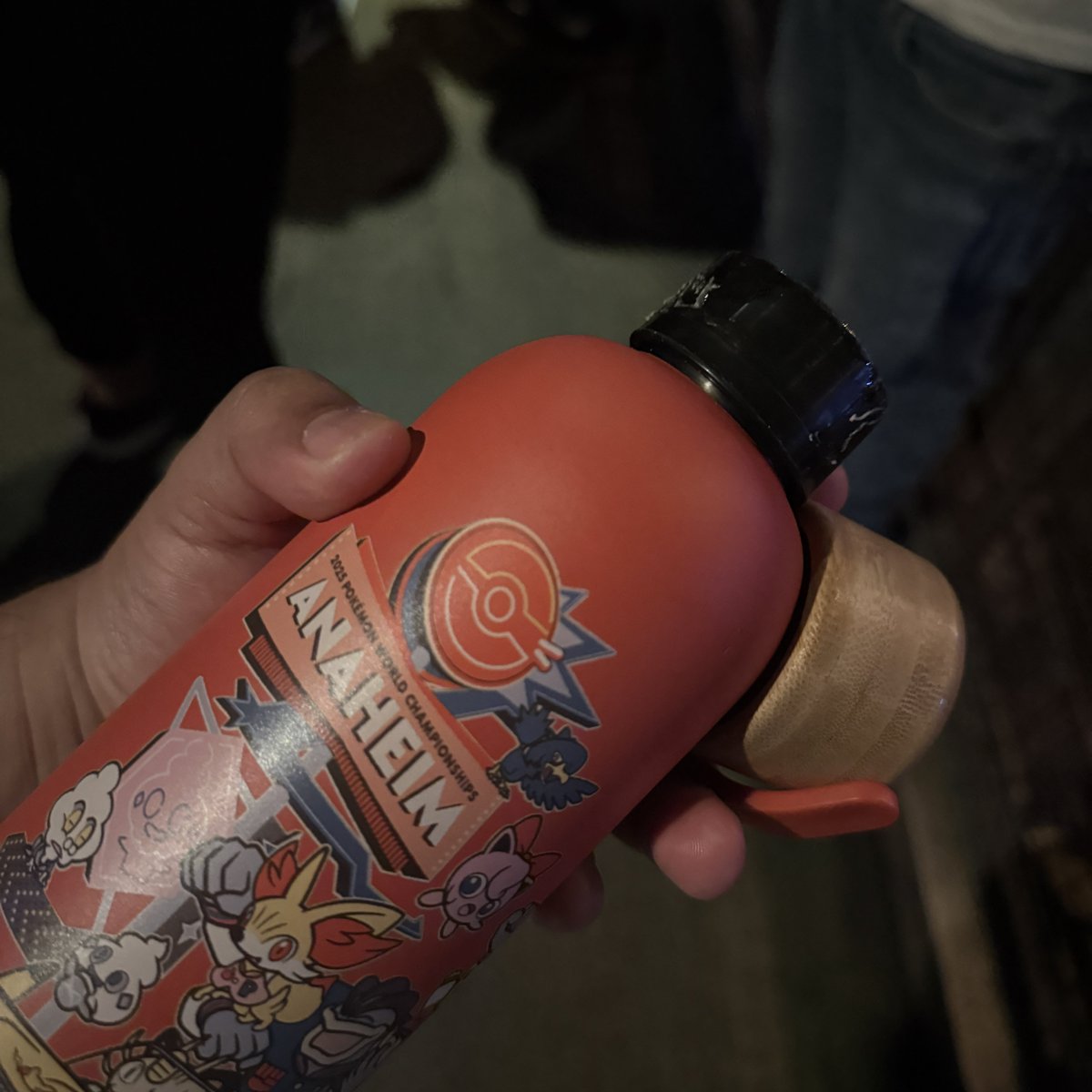 Not even a week and my water bottle is already broken! What are we doing here <a href="/Pokemon/">Pokémon</a> 😭😭😭😭 #pokemonworlds2025
