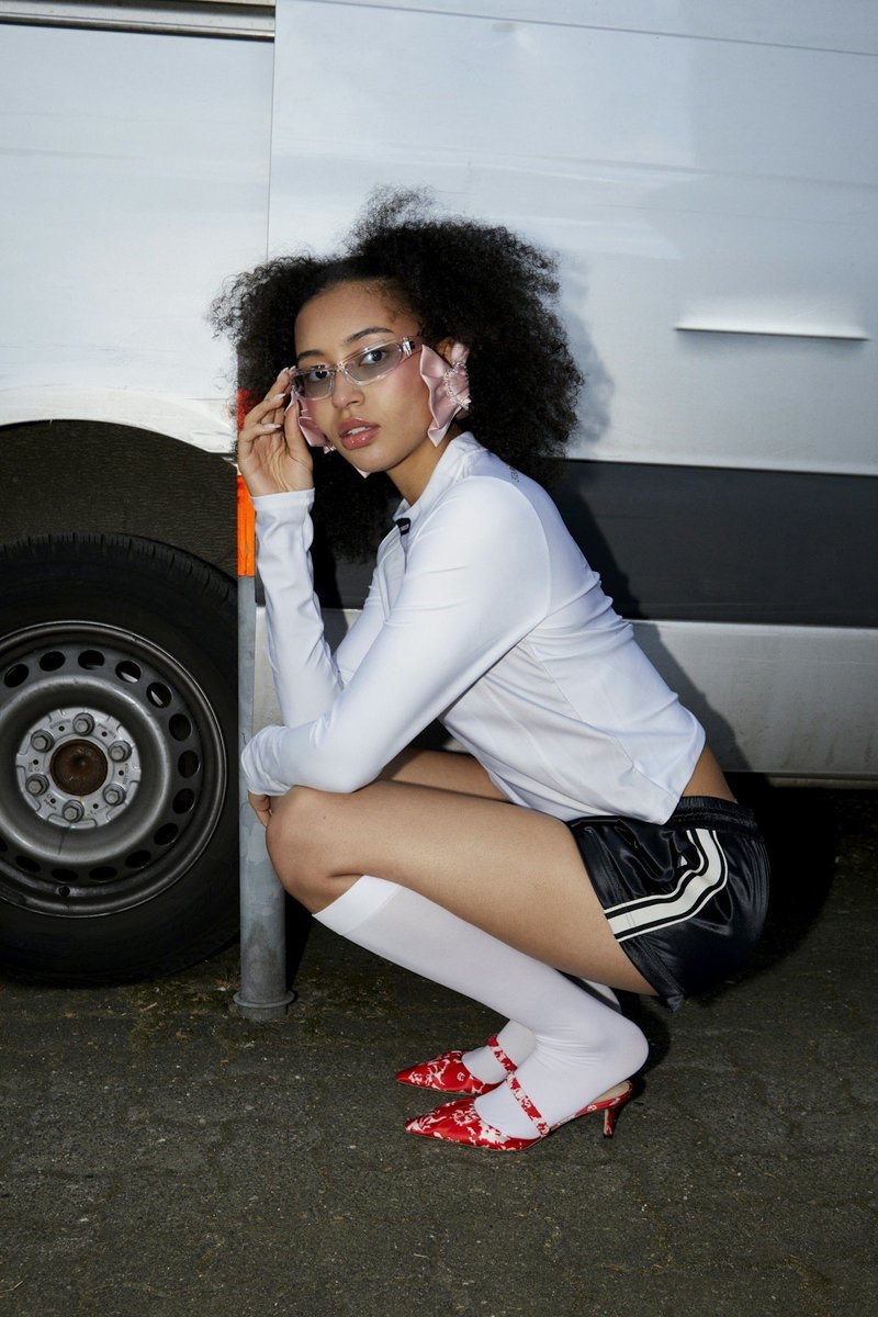 No walls, no limits. Your fitting room is everywhere.