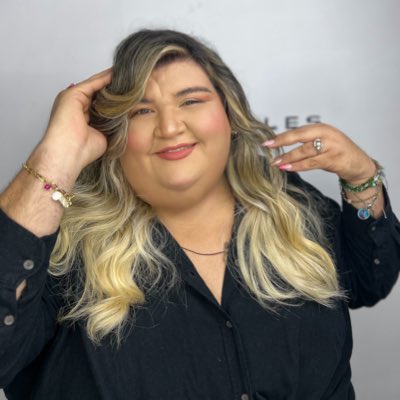 fraaankcc's tweet photo. Hoy me animé a un cambio y me encanta cómo me siento con este nuevo look. No se trata solo del cabello, sino de atreverse, de renovarse y de brillar con seguridad. Porque cada detalle suma cuando la actitud es la que marca la diferencia. ☀️ #NuevaFotoDePerfil https://t.co/fnJ0sZSwuG