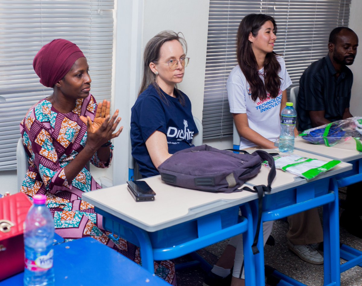 ITFORYOUTHGHANA's tweet photo. At orientation, participants learned:

Why UI/UX matters

Human-centered design

Teamwork &amp; collaboration

Guidance from German trainer Miréio Trinley 🇩🇪 https://t.co/kntapSgtc6