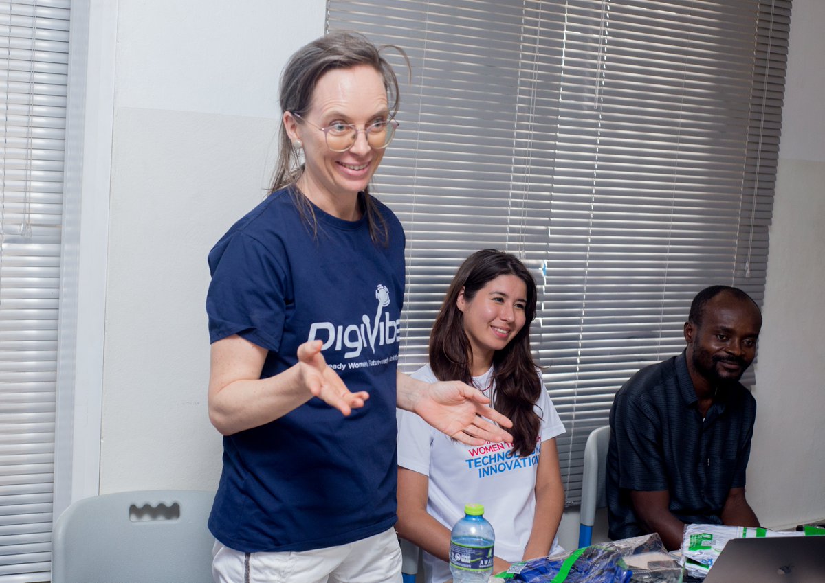 ITFORYOUTHGHANA's tweet photo. At orientation, participants learned:

Why UI/UX matters

Human-centered design

Teamwork &amp; collaboration

Guidance from German trainer Miréio Trinley 🇩🇪 https://t.co/kntapSgtc6