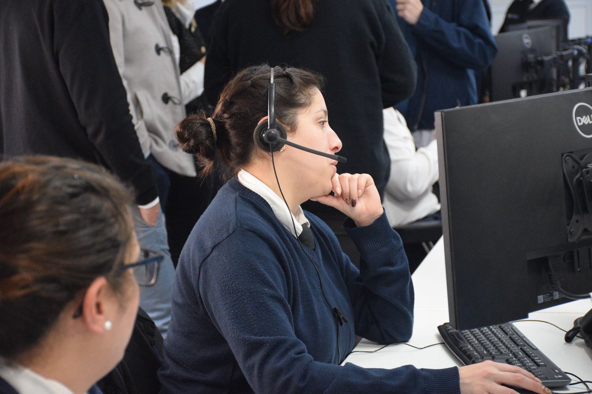 pablomainer's tweet photo. Visité la central del 911 y la vi potenciada. Con un promedio de 7 minutos de llegada desde que llamas para realizar una denuncia. Charlé con el equipo en las áreas de monitoreo, de operadores telefónicos, de despacho de los móviles y de análisis para conocer cómo laburan https://t.co/RZYjShltj8