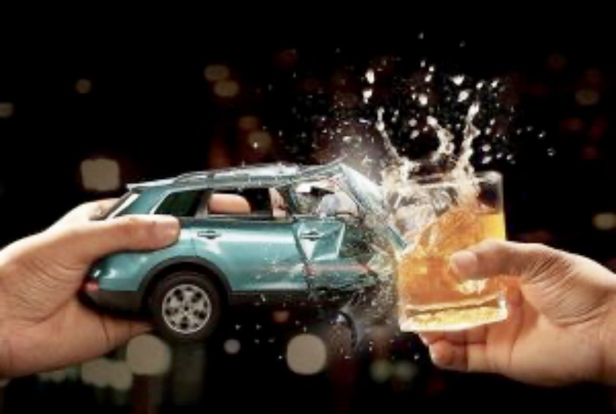 ¿Cuándo normalizamos las barras de trago en las fiestas de 15? Estamos fallando como padres, como adultos. 
Una conocida “planner” de moda le puso la cruz a un local de eventos porque se niegan a servir alcohol a menores.