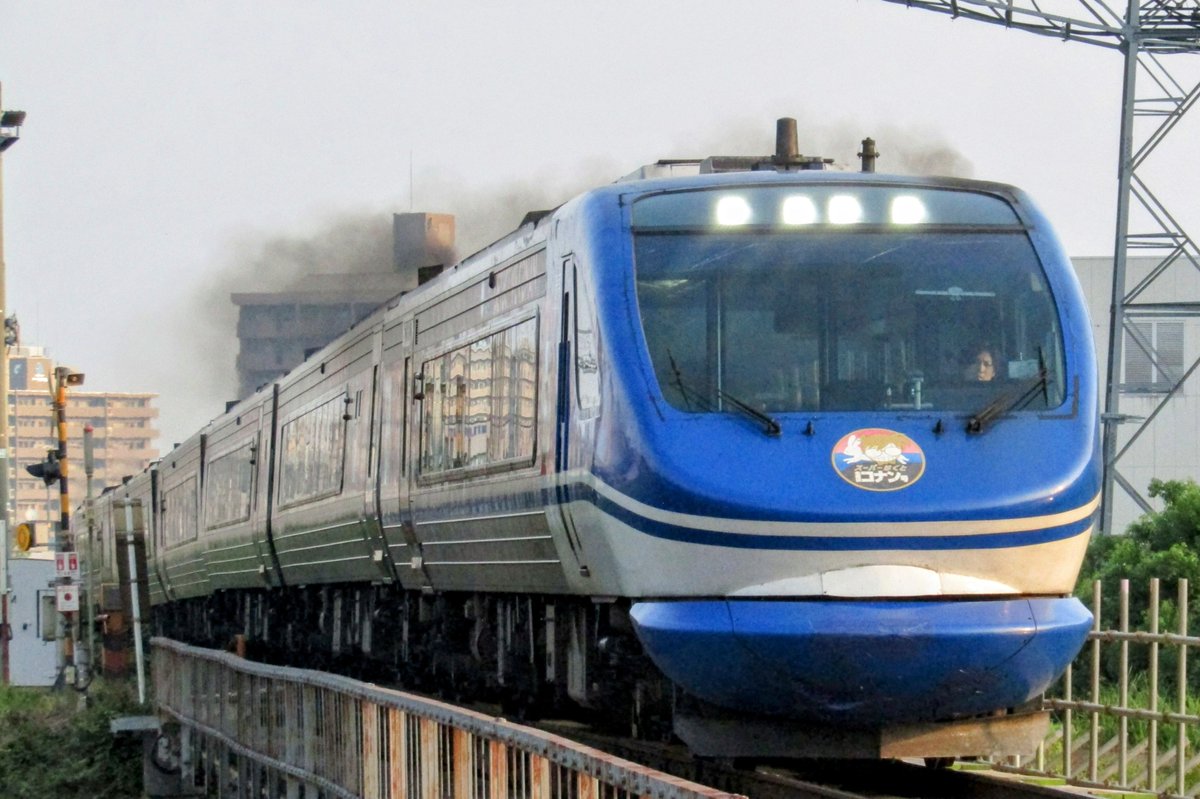 2025/8/20 52D 特急スーパーはくとHOT7000系5B　

反対側に高い柵が設置されていたのでこちら側から撮影。
通過速度はすごく速かったです。